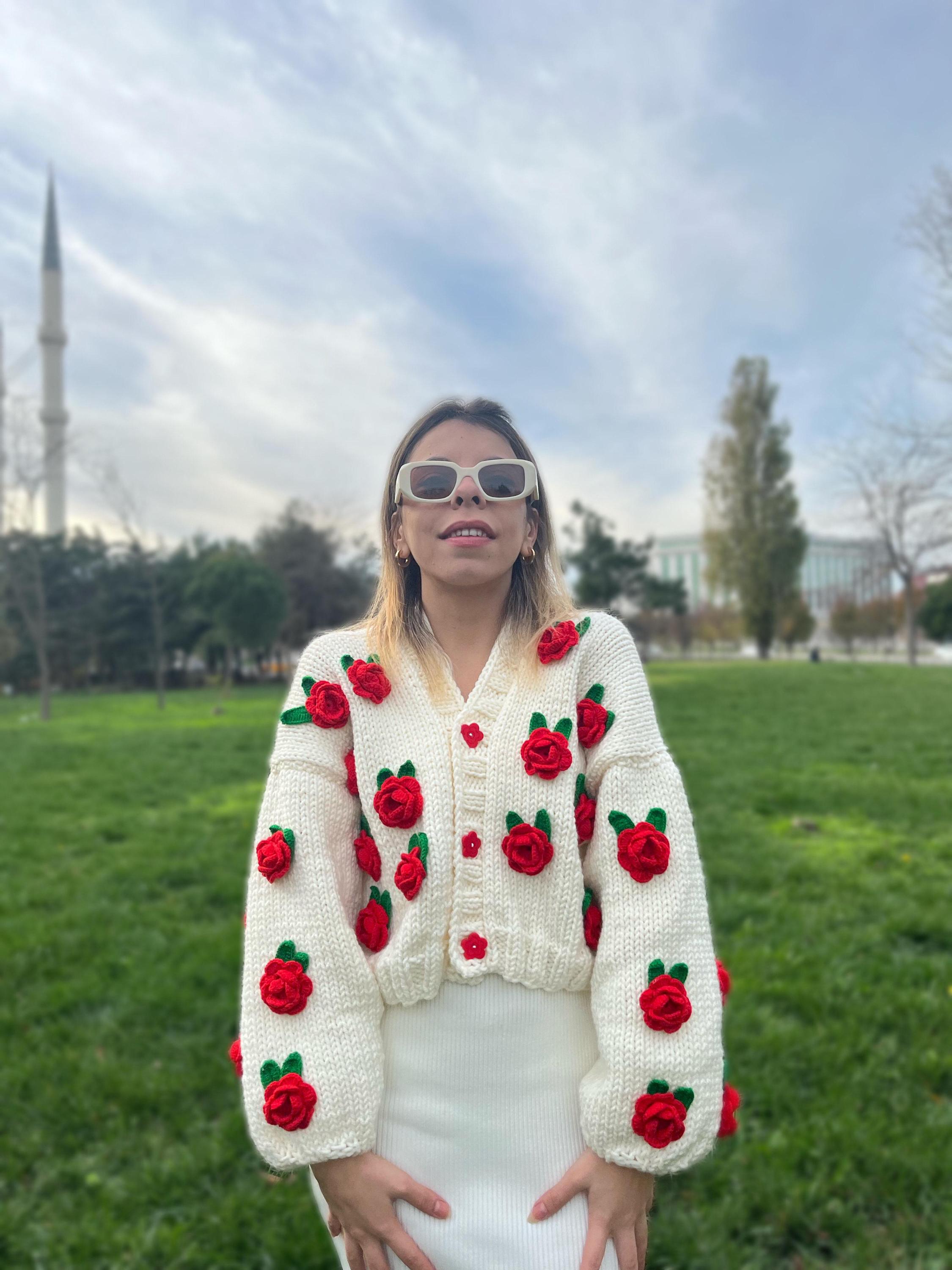 ハンドメイドの赤いバラのニットカーディガン - Etsy 日本