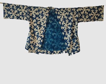 Chaqueta Hanten Kimono unisex de tinte índigo orgánico impresa a mano con la técnica tradicional de estampado en bloque Ajrakh.