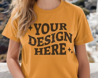 Maqueta de camiseta de color dorado, maquetas de camiseta dorada Bella Canvas 3001, BC3001, plantilla de maqueta de camiseta dorada, maqueta de modelo de estilo de vida, camiseta POD