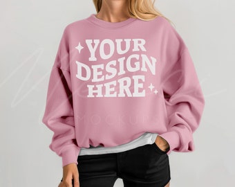 Mockup de moletom rosa claro, Gildan 18000 rosa claro, modelo de moletom adulto, modelos de modelo rosa claro em branco, moletom unissex G180