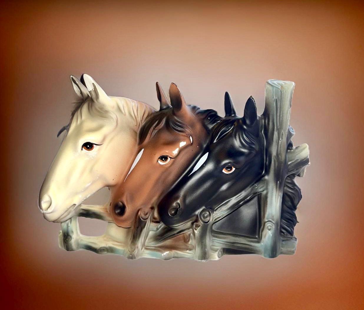 シマリス陶器オブジェ③ Ucagco Japan Wall Pocket Three Horse Heads at Fence - Etsy