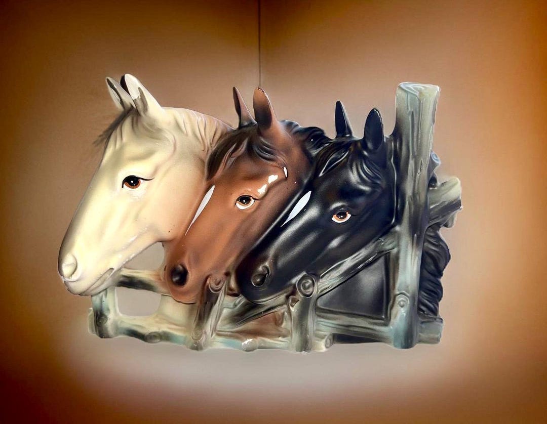 ヴィンテージ！Horse Three-dimensional カフ ブレスレット Ucagco Japan Wall Pocket Three Horse Heads at Fence - Etsy
