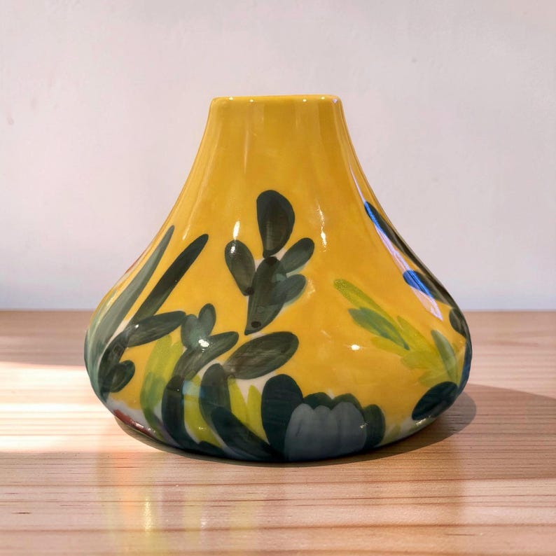 Anthropologie “Lizzie” Vase – Decorative Ceramic Floral Design image 3