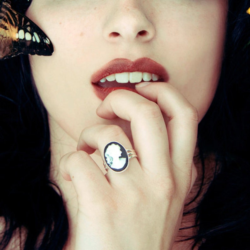 Victorian cameo ring black & white Portrait of a lady Adjustable silver gothic steampunk ring image 3