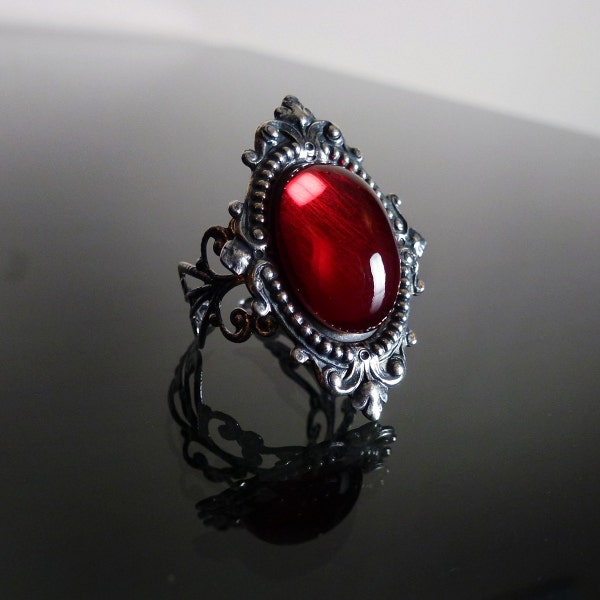 Anillo gótico victoriano - Anillo steampunk de filigrana de plata adornado de color rojo rubí - anillo ajustable SINISTRA