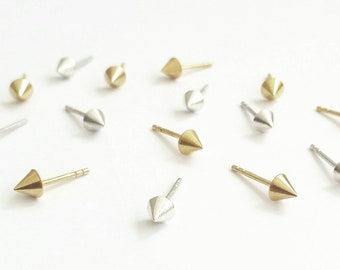 Tetragonal Studs in White Gold