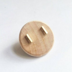 Minimalistische massief 14K goudstaafstekers. Oorstekers met 10K goudstaaf. Kleine goudstaafoorstekers. Post in het midden van de staaf. Goudstaaf studs.