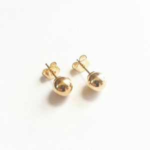 14K Yellow gold round medium ball studs. Solid gold minimalist stud earrings. Round gold ball stud earrings. Solid 14K gold stud earrings.