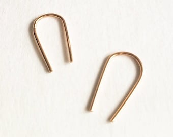 Minimalist 14K goldfill staple earrings, geometric earrings, line earrings, arc earrings. Minimalist staple stud earrings.