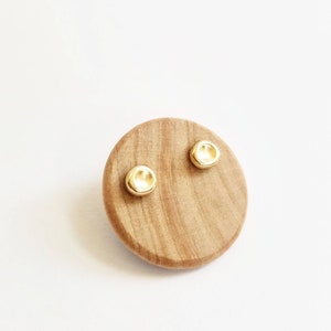 14K Ohrstecker. 14K Solid Gold Pebble Runde Ohrstecker. Kleine Goldohrstecker. 14K Gelb, Rose oder Weißgold Ohrstecker.