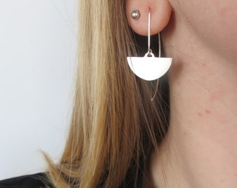 Minimalist Sterling Silver Ulu Drop Hanging Earrings. Silver drop earrings. Minimalist Silver arc earrings.