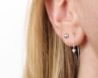 Pendientes minimalistas de plata de ley con delicados puntos. Pendientes colgantes de puntos diminutos. Pendientes minimalistas de plata. Pendientes colgantes pequeños.