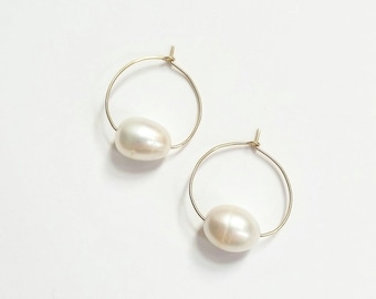 Minimalist Gold and baroque freshwater pearl earrings. Gold hoop earrings. Gold and pearl hoop earrings. Gold hoops.