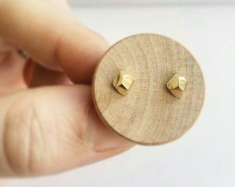 14K Gold Pebble stud earrings. Faceted Pebble Stud Earrings in 14K Gold. Gold pebble earrings.  Solid 10K 14K or 18K Gold Stud earrings.