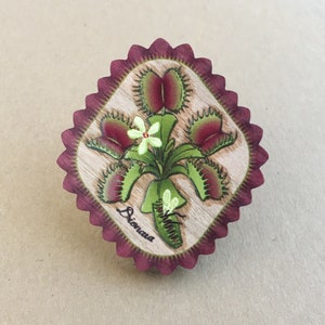 Carnivorous Botanical Wooden Pins– Dionaea (Venus Flytrap)
