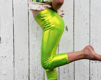 Short gold shiny spandex leggings