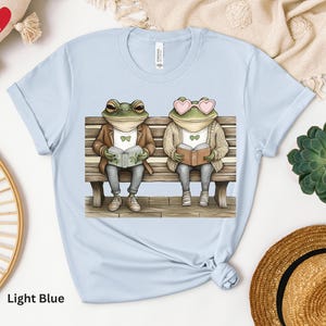 Frosch und Kröte Shirt, Buch-Liebhaber-Shirt, Frosch und Kröte T-Shirt, süßes Frosch T-Shirt, Bibliothekar Shirt, Lehrer Lese Shirt, Cottagecore T-Shirt, Frosch Tshirt Bild 6