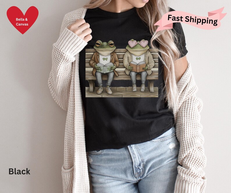 Frosch und Kröte Shirt, Buch-Liebhaber-Shirt, Frosch und Kröte T-Shirt, süßes Frosch T-Shirt, Bibliothekar Shirt, Lehrer Lese Shirt, Cottagecore T-Shirt, Frosch Tshirt Bild 2