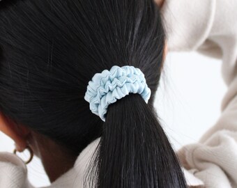 Zijden mini in oceaanblauw | Minimalistische haarverzorging | Handgemaakte pure moerbeizijde magere scrunchie | 0,4 inch | 22 mama | Bruidsmeisje | Cadeaus