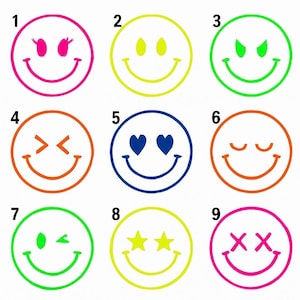 Könnte beinhalten: Neun farbenfrohe Smiley-Gesichter. Jedes Smiley-Gesicht hat eine andere Farbe und einen einzigartigen Ausdruck. Die Ausdrücke umfassen Zwinkern, Herzen für die Augen und Sterne für die Augen. Die Smiley-Gesichter sind von 1 bis 9 nummeriert.
