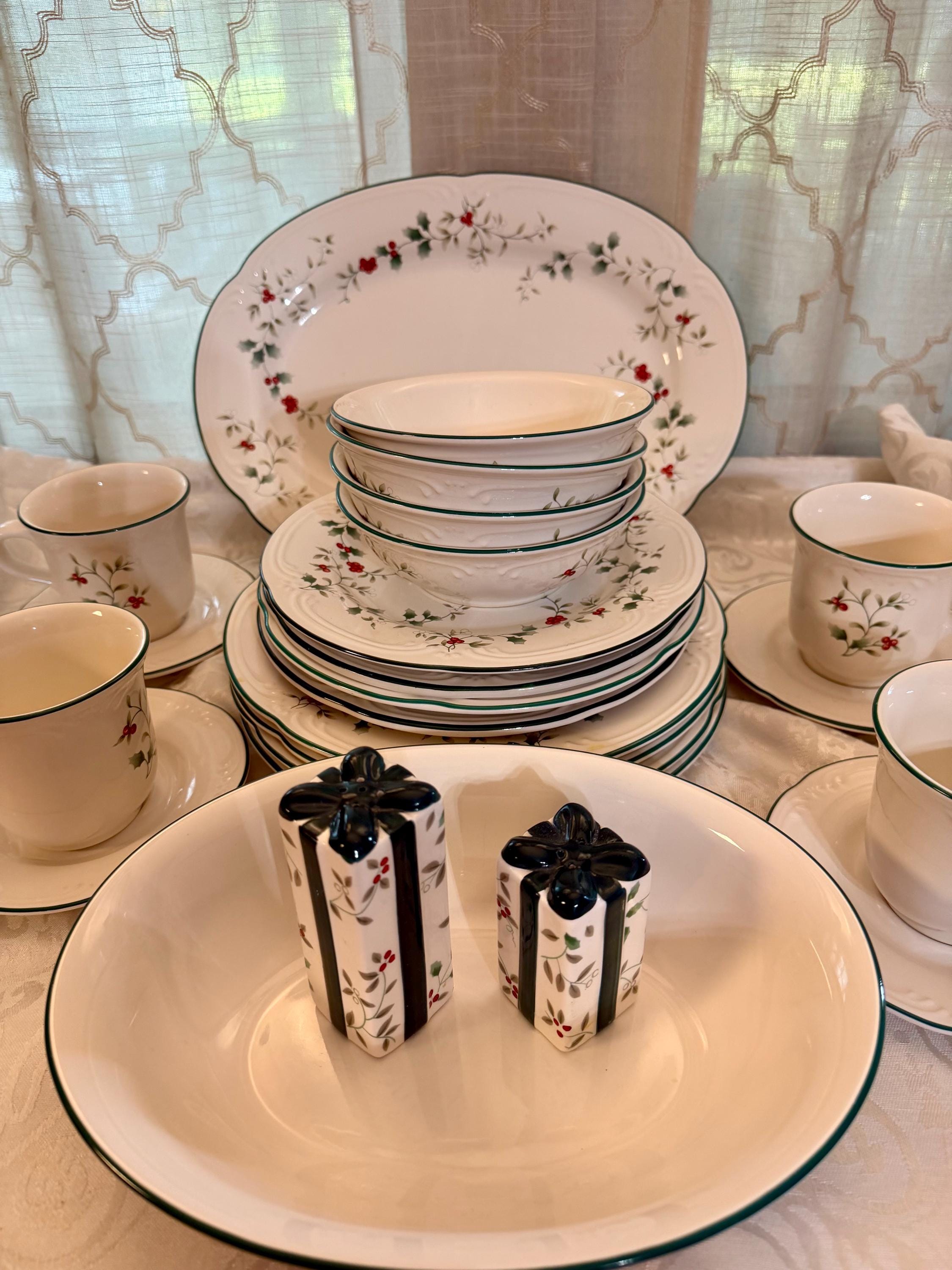 Vintage Christmas Dinnerware Set 1980 - Etsy