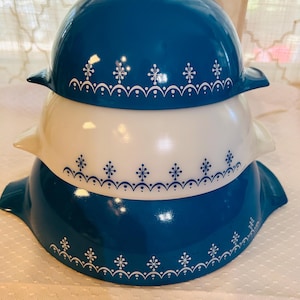 Vintage Pyrex Snowflake Garland Cinderella Bowls