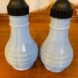 Vintage Anchor HockingDepression Era Salt and Peppers