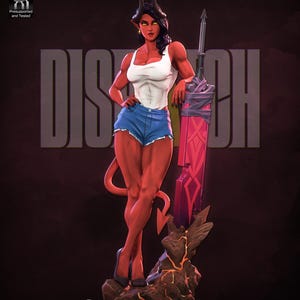 Może przedstawiać: Figurka demona o czerwonej skórze z czarnymi włosami, rogami i ogonem, ubrana w biały top i niebieskie szorty dżinsowe. Opiera się na dużym, różowo-szarym mieczu. Słowo "DISPATCH" jest w tle.