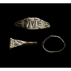 Prächtiger Buchstabe ""M"" antiker römischer Legionärsring Siegelring tragbares schönes Relikt Antike Antike garantiert echter und authentischer Schmuck."