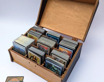 Wooden card storage box for 600+ sleeved cards – With internal dividers – Magic, Lorcana, board games, TCG. Customize with your design.