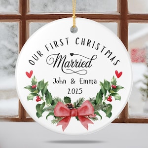 Adorno personalizado para la primera Navidad de casados, adorno para el Sr. y la Sra., regalo de boda personalizado, regalo de Navidad para recién casados, adorno navideño para boda.