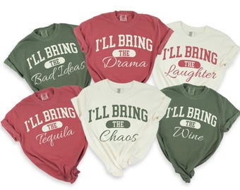 Camiseta divertida para un viaje de chicas: Yo llevo la [DIVERSIÓN, el vino y el drama]