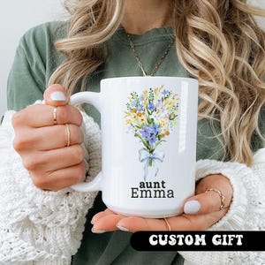 Custom Aunt Name Mug, Floral Auntie Gift, Personalized Aunt Coffee Cup