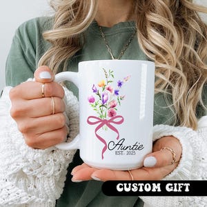 Personalized Auntie Mug, Floral Design, Custom Name, Aunt Gift