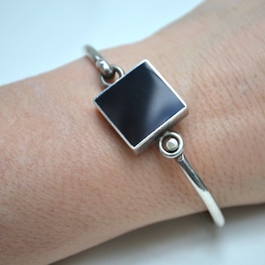 Armband i svart onyx, armband i sterlingsilver, vintage armband med spärrkrok, fyrkantigt armband i svart onyx, armband från 1970-talet