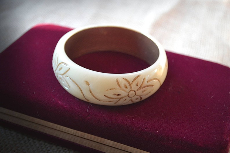 Retro Bangle Floral Carved Bangle Chunky Bangle 1960s Bangle Lucite Bangle Cream Bangle Vintage Bangle