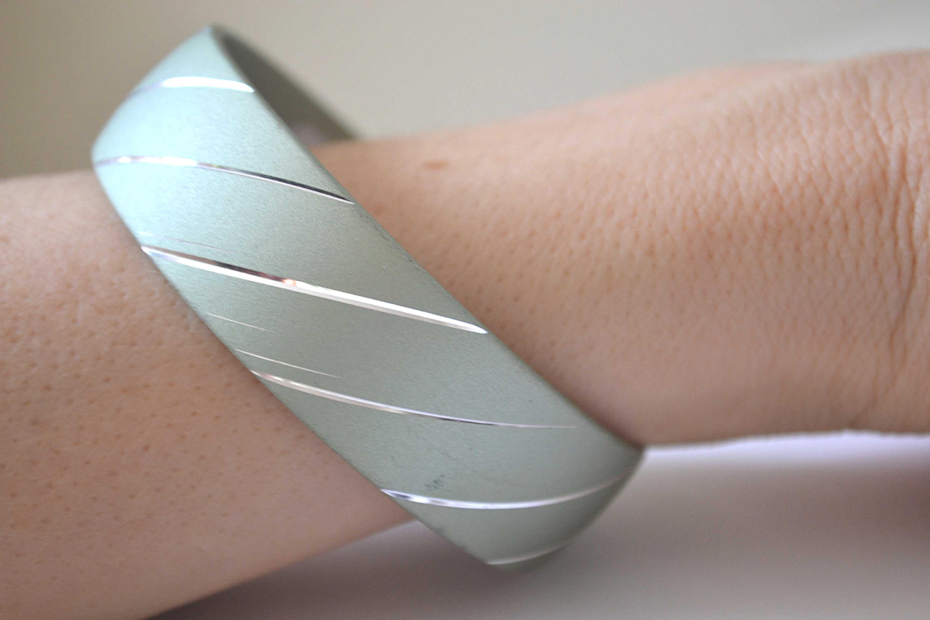 Aluminum Bangle, Vintage Bangle, Etched Mirror Bangle, Green