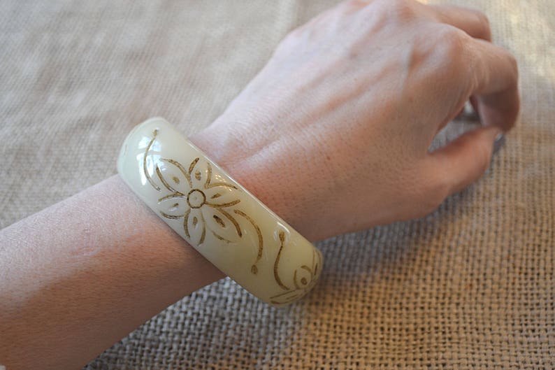 Retro Bangle Floral Carved Bangle Chunky Bangle 1960s Bangle Lucite Bangle Cream Bangle Vintage Bangle