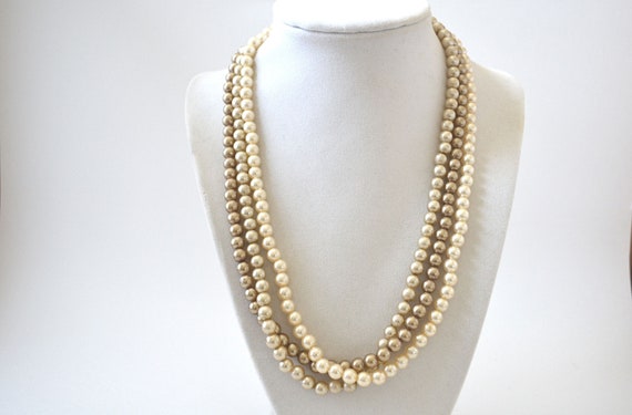 Borsgye Collana Girocollo con Perle Rotonde Finte, Stile Anni '20, per Spose, Anniversario di Matrimonio, con Orecchini, 8052, Plastica