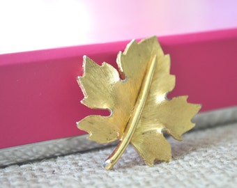 Maple Leaf Brooch,  D'Orlan Brooch, D'Orian Pin, Maple Leaf Pin, 1950s Brooch, D'Orlan, Brooch,Vintage Brooch, Gold Brooch, Leaf Brooch