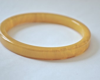 Bakelit Armreif, Bakelit Armband, melierter Bakelit Armreif, Butterscotch gelber Armreif, gelbes Bakelit, 1940er Jahre Bakelit