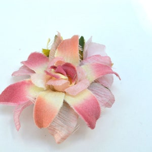 Flower Brooch, Pink Silk Brooch, 1960s Brooch, Silk Brooch, Vintage Brooch, Vintage Pin image 4