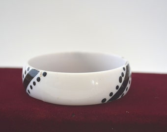 Acrylic Bangle, Vintage Bangle, White Bangle, 1970s Bangle, Chunky Bangle, Dot Pattern Bangle