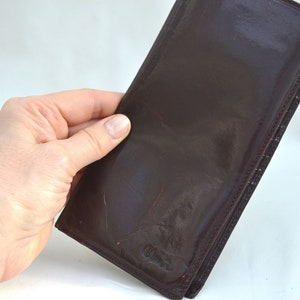 portefeuille marron vintage, portefeuille en cuir, portefeuille UMI DESIGNS, portefeuille à rabat, portefeuille à deux volets, portefeuille pour femme, portefeuille des années 1990