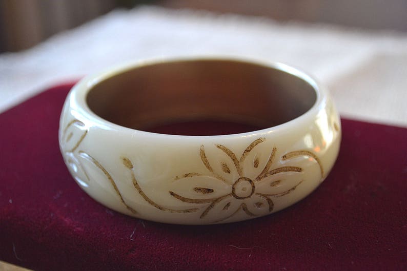 Retro Bangle Floral Carved Bangle Chunky Bangle 1960s Bangle Lucite Bangle Cream Bangle Vintage Bangle