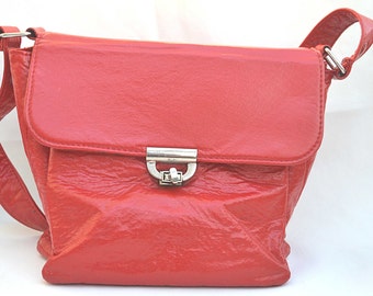 Red Purse, Vintage Bag, Vinyl Purse, Shoulder Bag, Mod Purse, 1960's Purse, Faux Patent Leather Purse, Convertible Bag