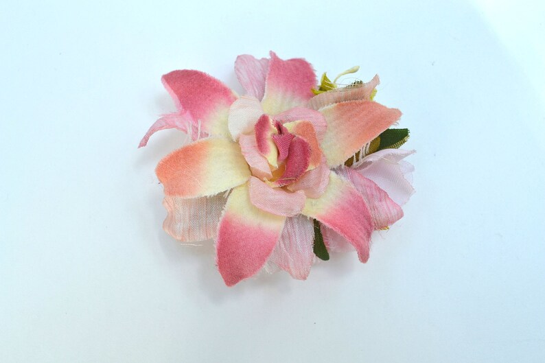 Flower Brooch, Pink Silk Brooch, 1960s Brooch, Silk Brooch, Vintage Brooch, Vintage Pin image 3