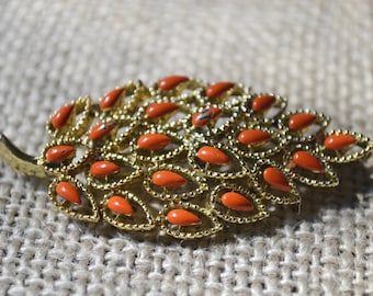 Emaille broche, bladbroche, broche jaren 60, goudkleurige broche, gouden broche, broche, vintage broche, GERRY&#39;S broche, Gerry&#39;s Pin, koraalbroche