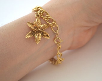 Gold Flower Bracelet, Gold Chain Bracelet, Vintage Gold Bracelet, 1970's Bracelet, Charm Bracelet