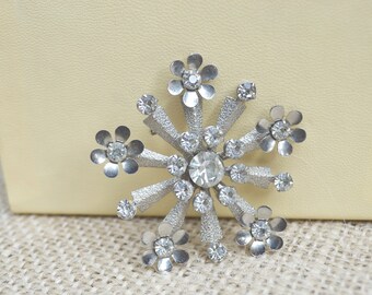 Zilveren broche, sneeuwvlokspeld, strasspeld, speld 1960, kerstspeld, vintage broche, sprankelende broche, broche, speld, vintage speld